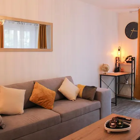 Apartment T3 With Furnished Balcony In Saint-denis *