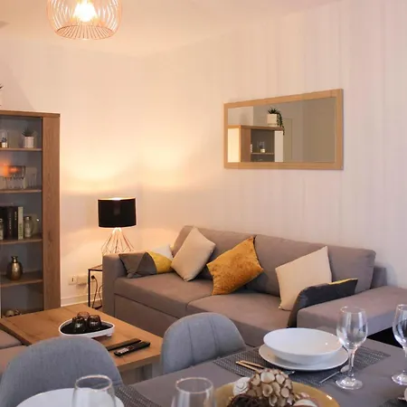 T3 With Furnished Balcony In Saint-denis